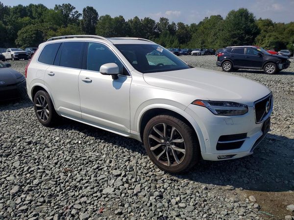 2017 VOLVO XC90 Momentum
