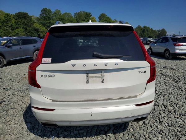 2017 VOLVO XC90 Momentum