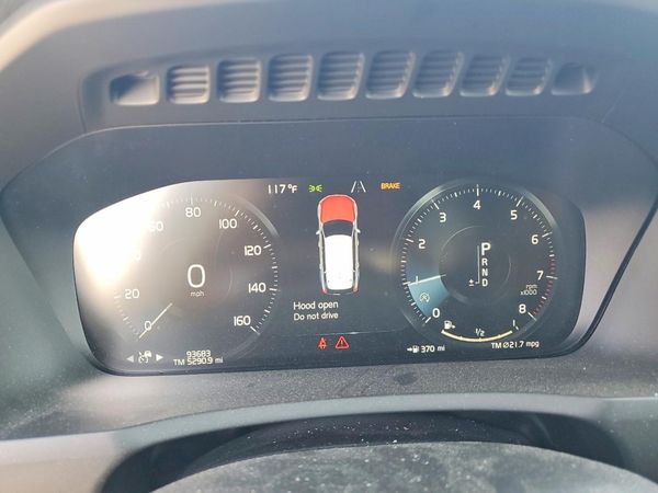 2017 VOLVO XC90 Momentum