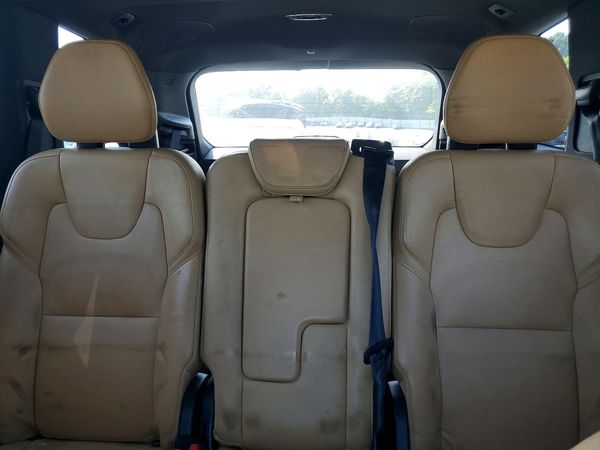 2017 VOLVO XC90 Momentum