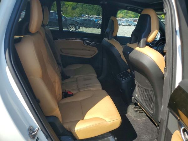 2017 VOLVO XC90 Momentum