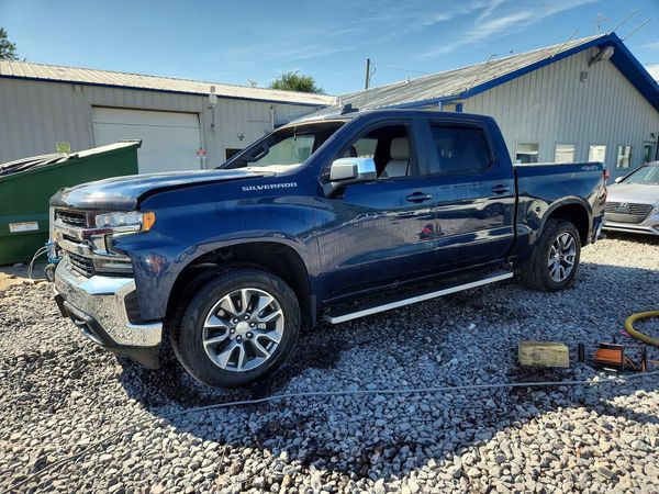 2021 CHEVROLET SILVERADO LT — Front 3/4