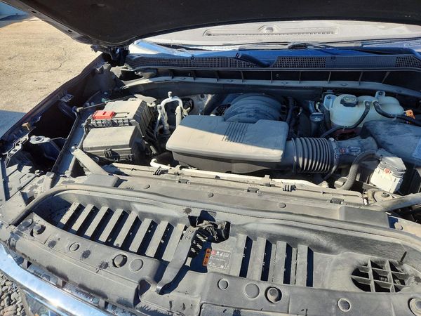 2021 CHEVROLET SILVERADO LT — Engine bay