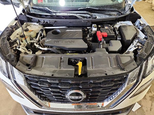 2023 NISSAN ROGUE SL — Engine bay