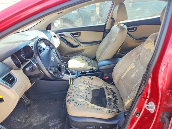 2014 HYUNDAI ELANTRA GLS (Middle) — DENT