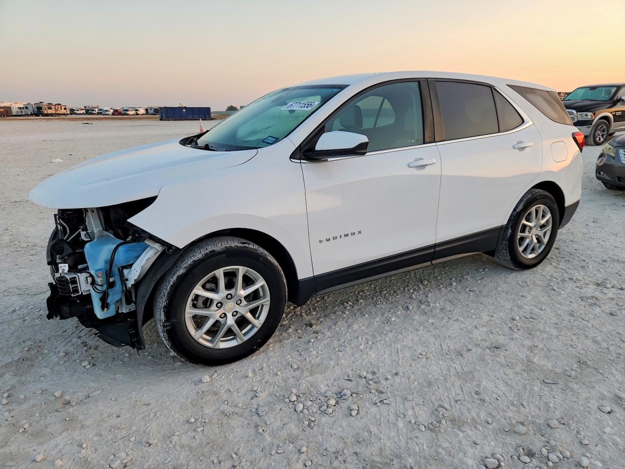 2022 CHEVROLET EQUINOX LT (1LT) — Front 3/4