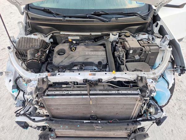 2022 CHEVROLET EQUINOX LT (1LT) — Engine bay