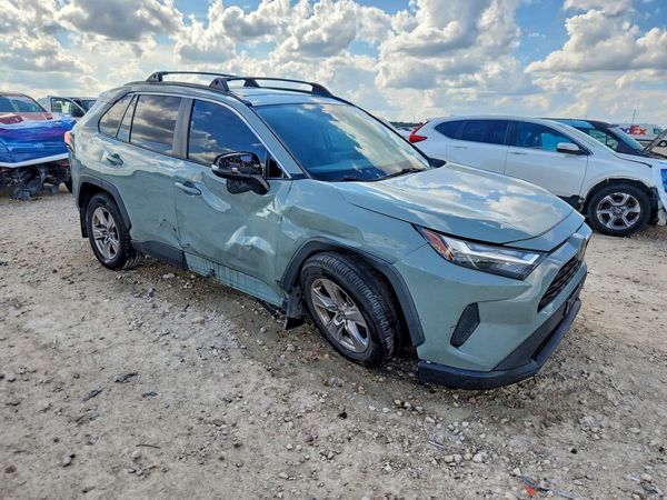 2022 TOYOTA RAV4 XLE — Passenger 3/4