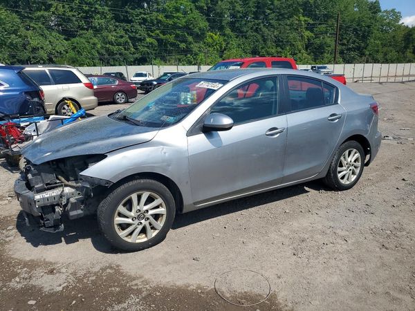 2013 MAZDA 3