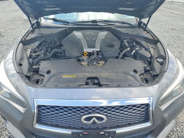2016 INFINITI Q50 — Engine bay