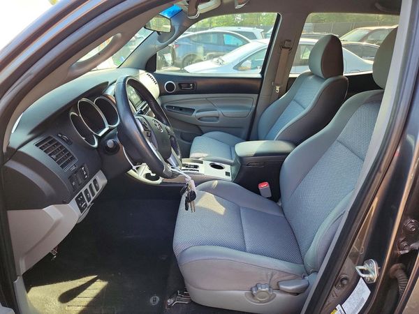 2014 TOYOTA TACOMA Delux Grade