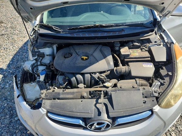 2012 HYUNDAI ELANTRA GLS(Middle grade) — Engine bay