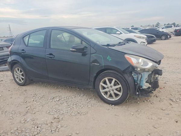 2015 TOYOTA PRIUS — Passenger 3/4