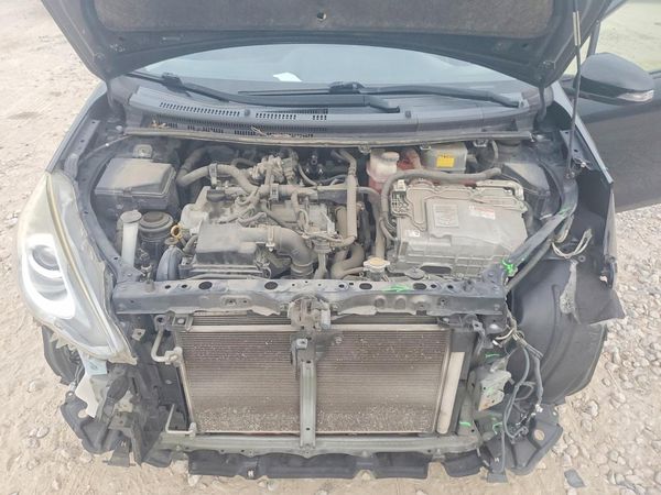 2015 TOYOTA PRIUS — Engine bay