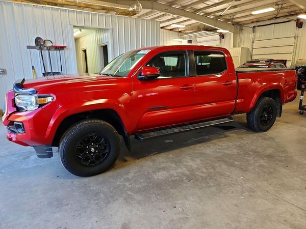 2022 TOYOTA TACOMA SR5 — Front 3/4