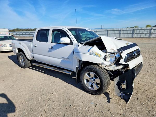 2015 TOYOTA TACOMA Delux Grade — Passenger 3/4