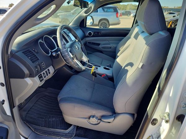 2015 TOYOTA TACOMA Delux Grade — DENT