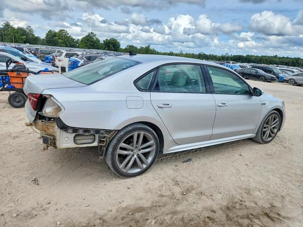 2018 VOLKSWAGEN PASSAT S, R-Line