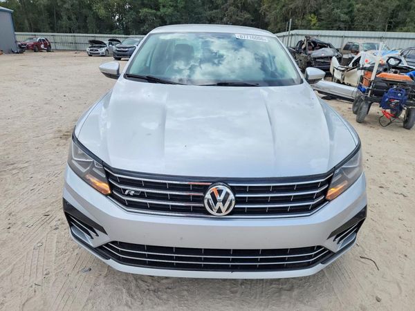 2018 VOLKSWAGEN PASSAT S, R-Line