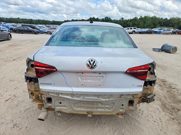 2018 VOLKSWAGEN PASSAT S, R-Line
