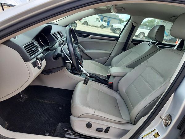 2018 VOLKSWAGEN PASSAT S, R-Line