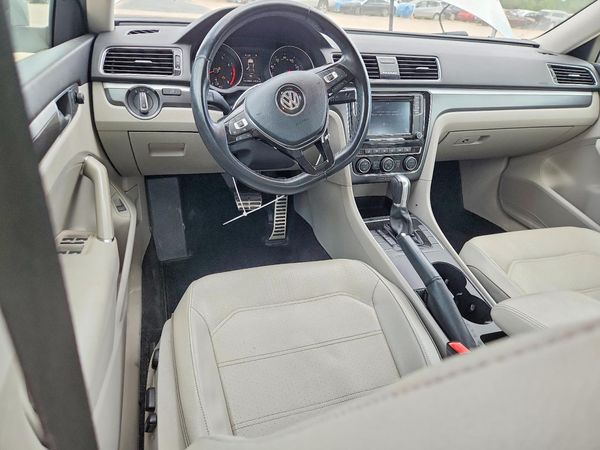2018 VOLKSWAGEN PASSAT S, R-Line