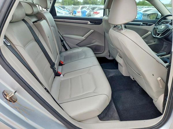 2018 VOLKSWAGEN PASSAT S, R-Line