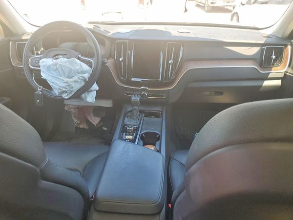 2021 VOLVO XC60