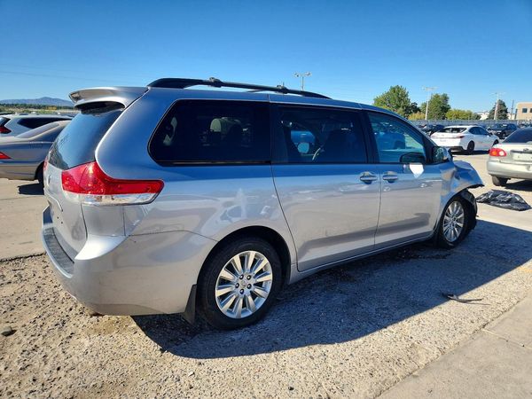 2013 TOYOTA SIENNA