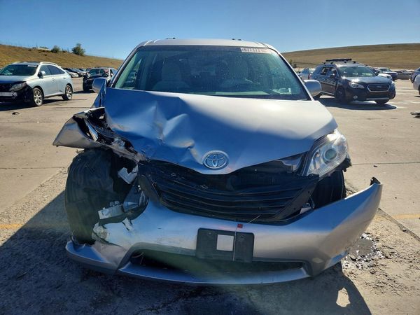 2013 TOYOTA SIENNA