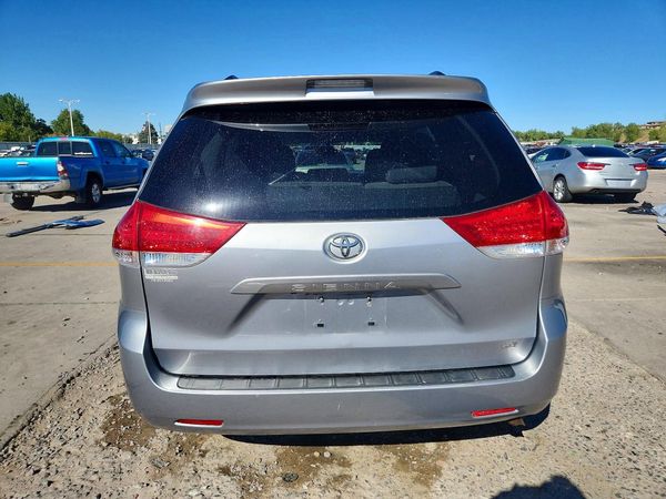 2013 TOYOTA SIENNA