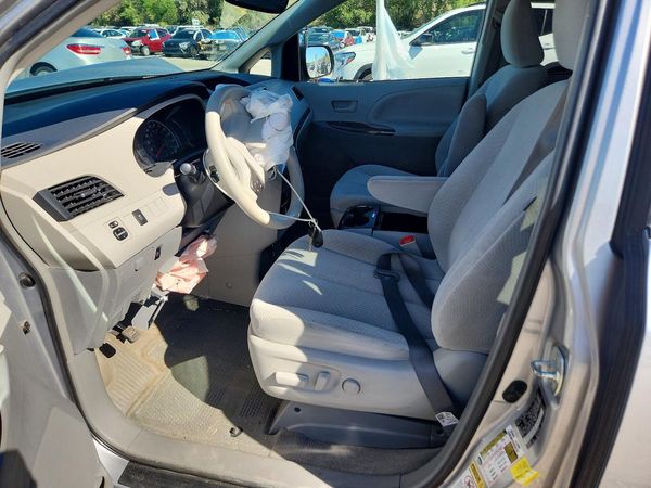 2013 TOYOTA SIENNA