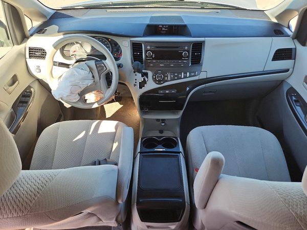 2013 TOYOTA SIENNA