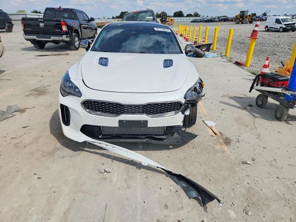 2022 KIA STINGER