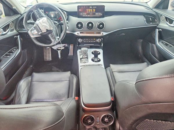 2022 KIA STINGER