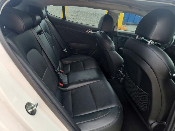 2022 KIA STINGER