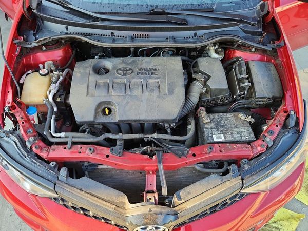 2018 TOYOTA COROLLA — Engine bay