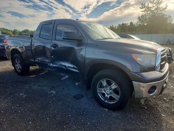 2012 TOYOTA TUNDRA SR5 — Passenger 3/4