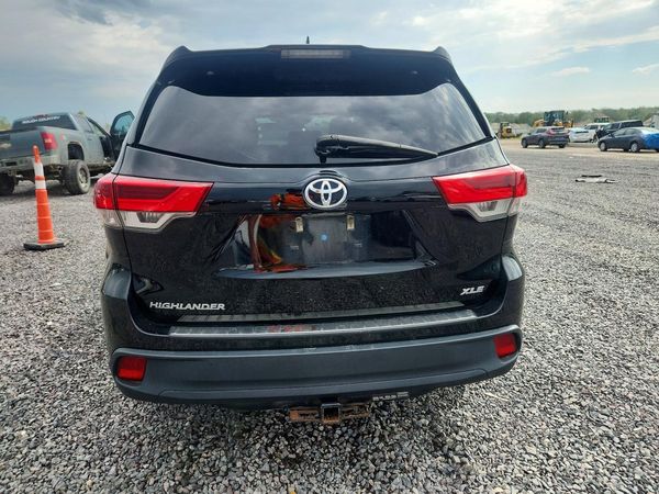 2017 TOYOTA HIGHLANDER SE/XLE