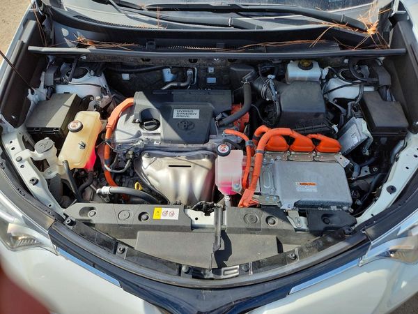 2016 TOYOTA RAV4 Limited (G Grade) — Engine bay
