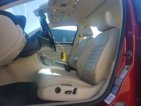 2017 VOLKSWAGEN PASSAT SEL Premium
