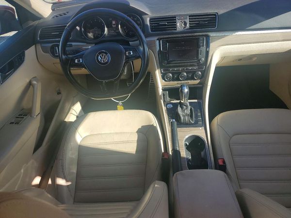 2017 VOLKSWAGEN PASSAT SEL Premium