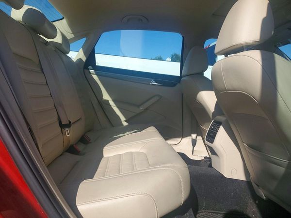 2017 VOLKSWAGEN PASSAT SEL Premium