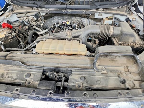 2021 FORD F150 — Engine bay