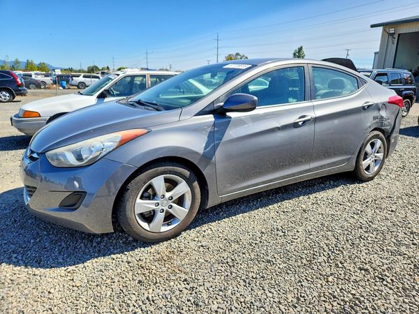 2013 HYUNDAI ELANTRA