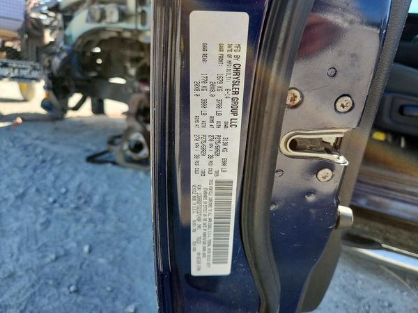 2014 RAM 1500 ST — VINS