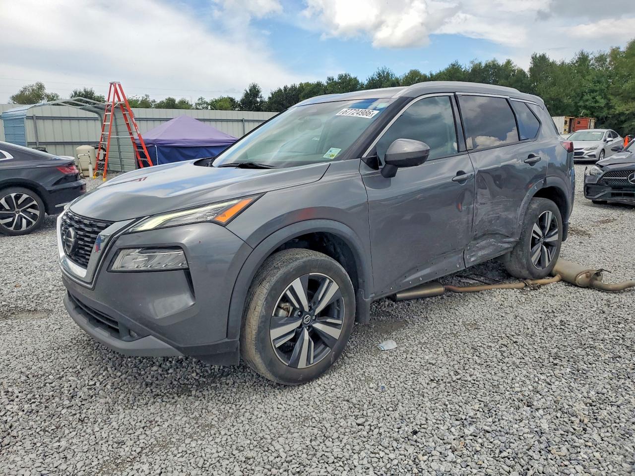 2021 NISSAN ROGUE SL — Front 3/4