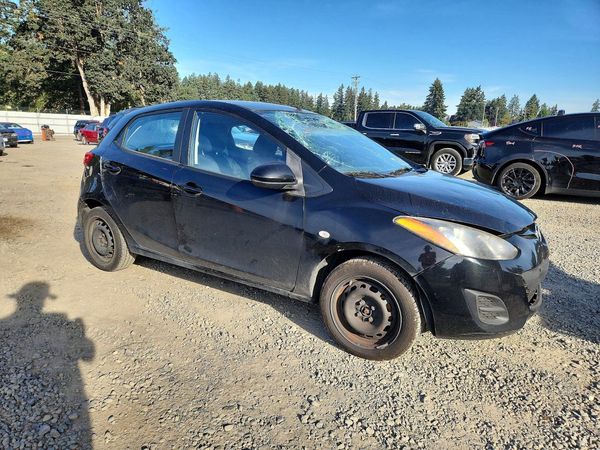 2013 MAZDA MAZDA2