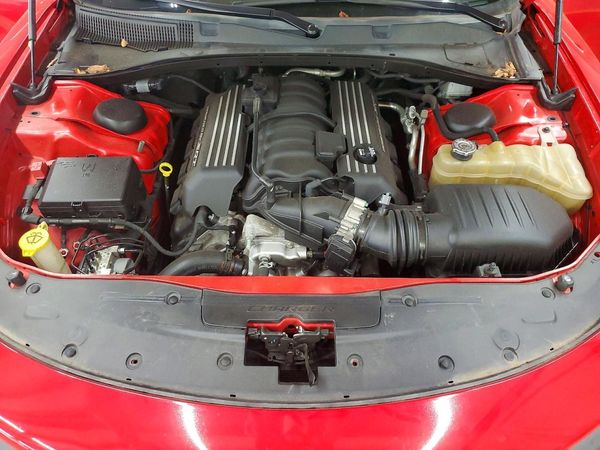 2019 DODGE CHARGER Scat Pack — Engine bay