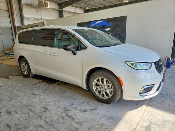 2025 CHRYSLER PACIFICA Select — Passenger 3/4